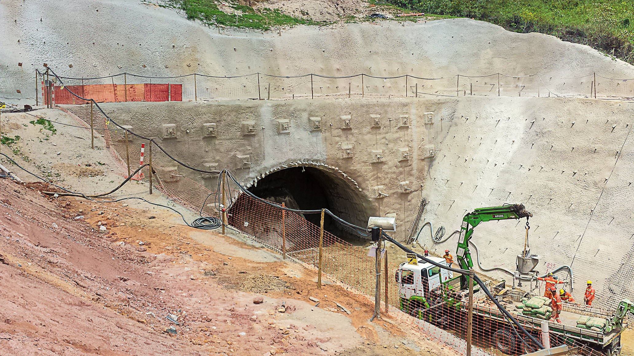 New Tunnels in Brazil: More Safety with DSI Rock Bolts - DSI ...